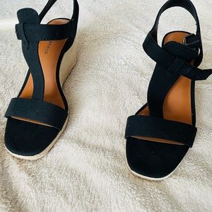 Lucky Wedges in Black w/ Tan colored wedge